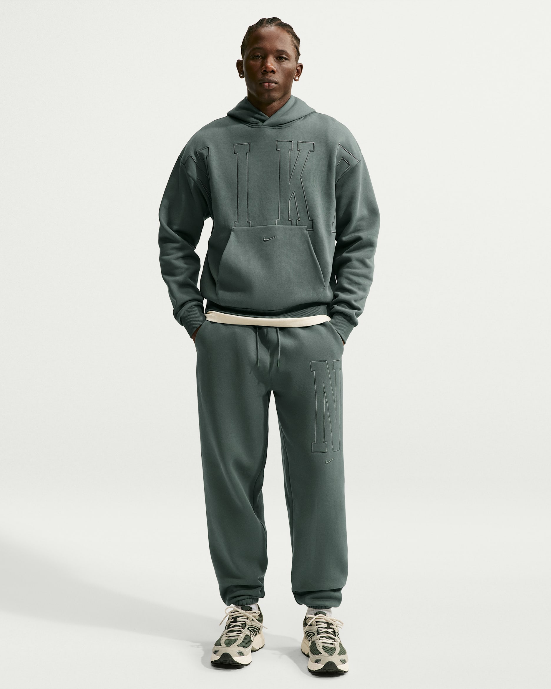 Nike Solo Fleece Men's Loose Cuffed Pants. Nike.com